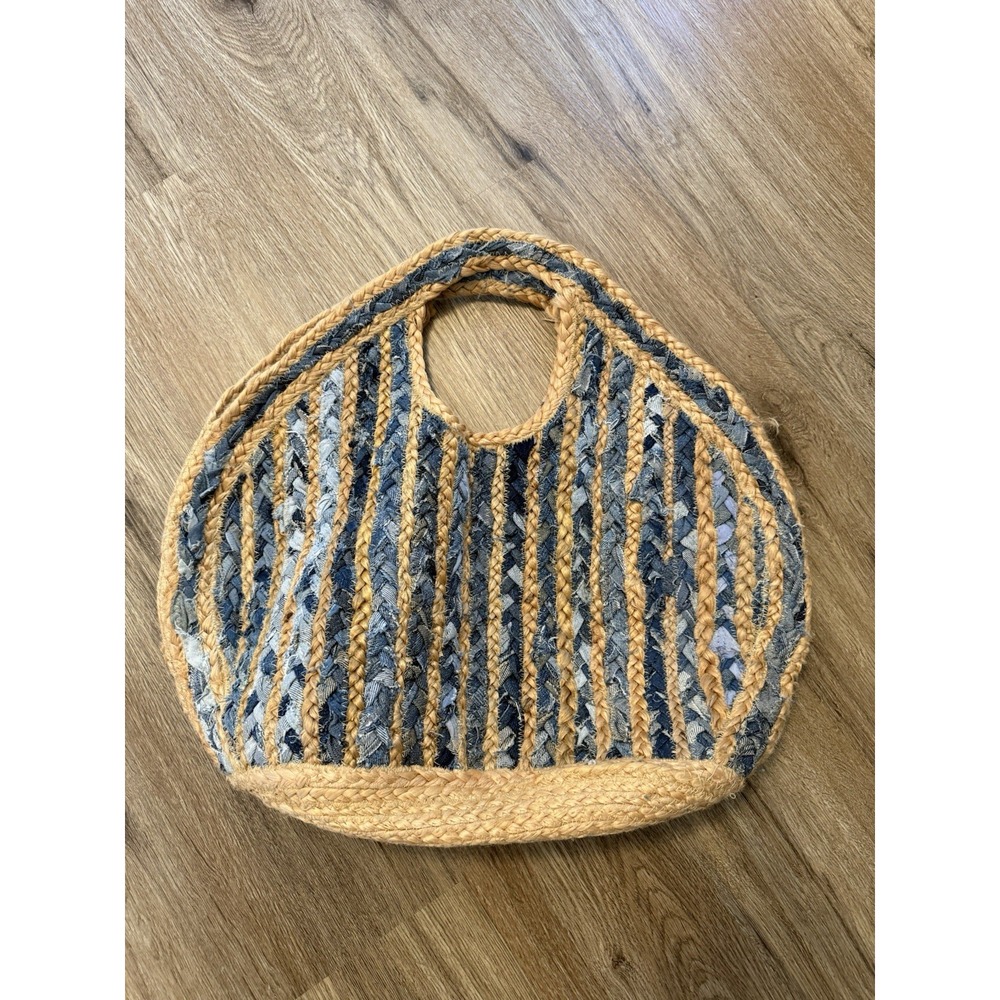 ANTIK KRAFT‎ Stylish Woven Straw Handbag with Modern Design